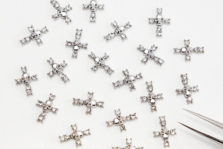 Silver Skull Nail Charms: Beginner’s Guide to Gothic Nails